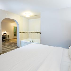 King Suite Spa Bath
